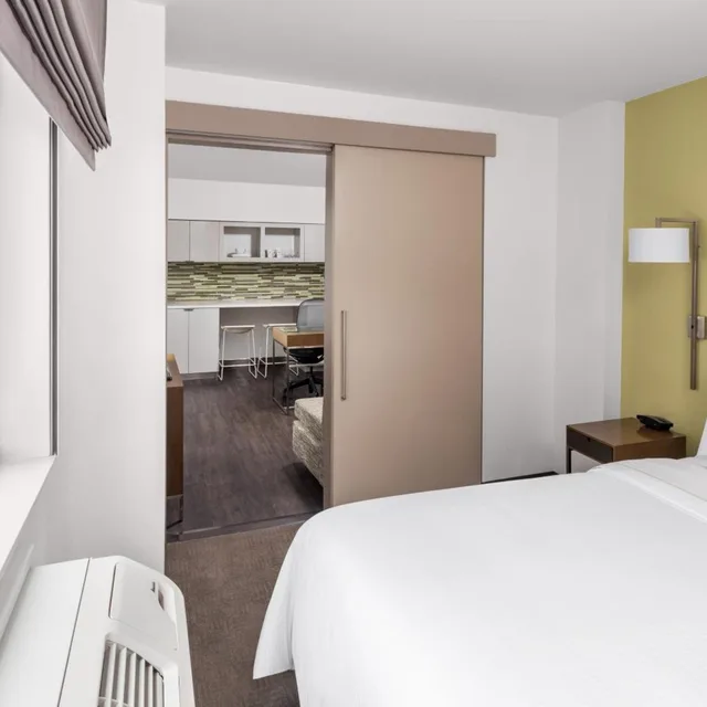 جناح جونيور بسرير كينج بإطلالة على المدينة بغرفة نوم واحدة، Element New York Times Square West Hotel 2/4