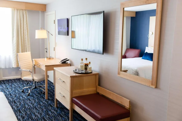 غرفة بسريرين كوين لذوي الإعاقة، Capitol Plaza Hotel Montpelier, Tapestry Collection by Hilton 4/4