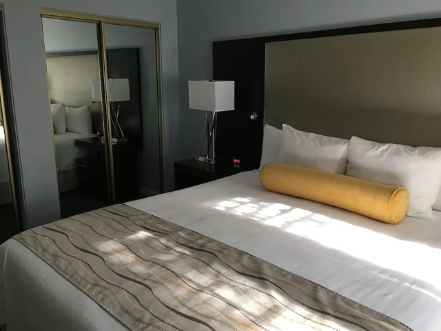 شقة سكنية بسرير كينج بغرفة نوم واحدة مع أريكة، Getaways At Palm Springs Tennis Club 2/6