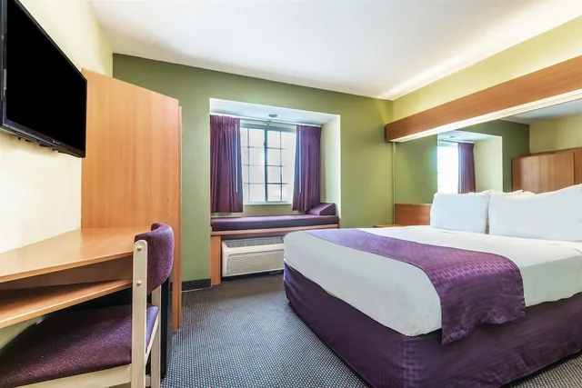 غرفة قياسية بسرير كوين، Microtel Inn Suites By Wyndham Auburn 1/4