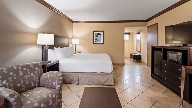 غرفة قياسية بسرير كينج يُسمح فيها بالحيوانات الأليفة، Best Western Plus Raton Hotel 3/4