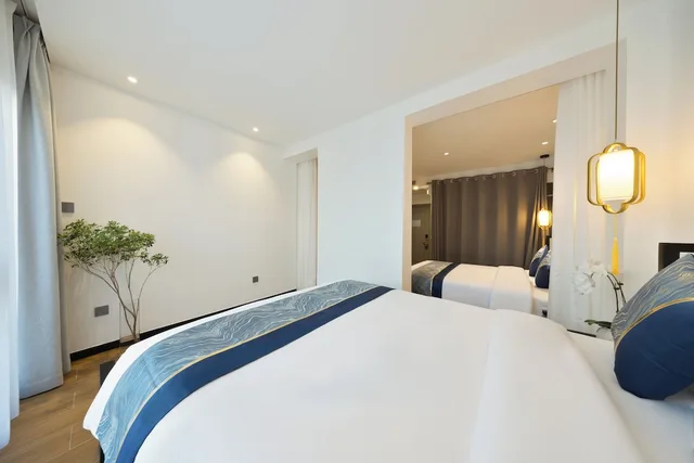 غرفة رباعية بسريرين مزدوجين وسرير كينج وسرير كوين بشرفة، Beijing Aaliyah Wang Fu Jing Forbodden City Boutique Hotel 8/10