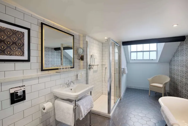 Suite, Double Bed, Attic، Elmbank York, Tapestry Collection by Hilton 7/7