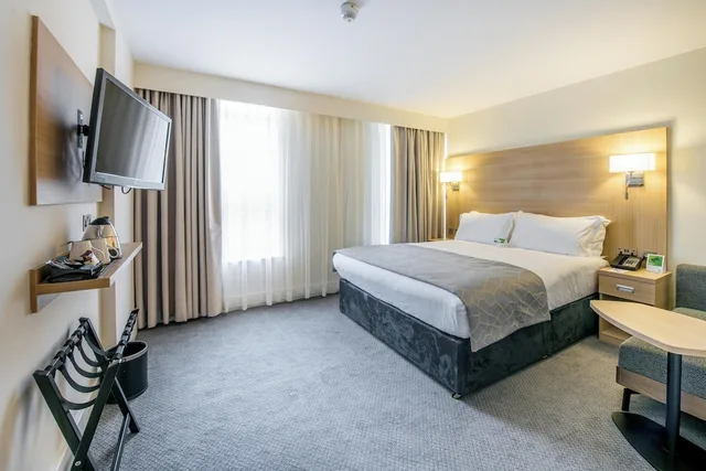 غرفة بريميوم بسرير كينج، Holiday Inn London - Kensington High St. by IHG 1/8