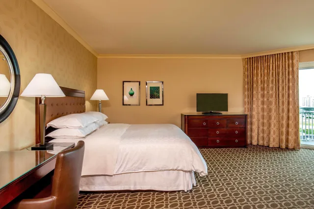 غرفة بسرير كينج، Sheraton Myrtle Beach 10/15