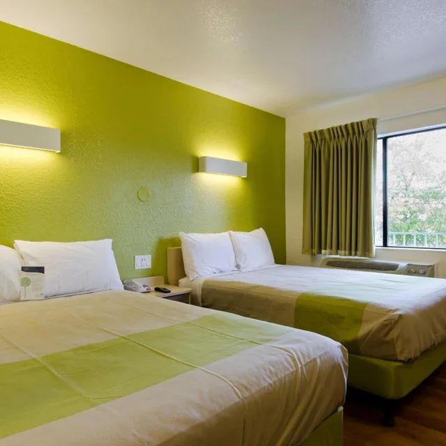 غرفة ديلوكس رباعية للمدخنين، Motel6 Camp Springs, DC - South Camp Springs 1/10