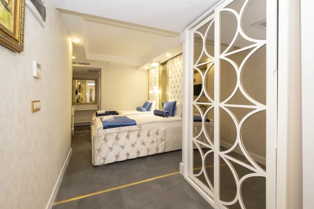 غرفة ديلوكس رباعية بسرير مزدوج وسريرين منفصلين، Les Lion Luxury hotel & spa 2/4