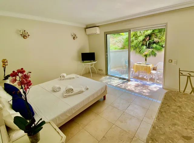 Studio, Queen Bed, Sofa, Garden Area، Vacances Plus Residence Carlton 2/10