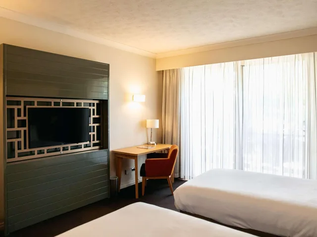 غرفة كلاسيكية بسريرين منفصلين وسرير كينج، Mercure Gold Coast Resort 3/6