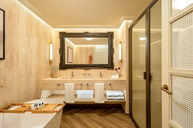 جناح تنفيذي بسرير كوين مع أريكة، Only YOU Hotel Sevilla 4/4