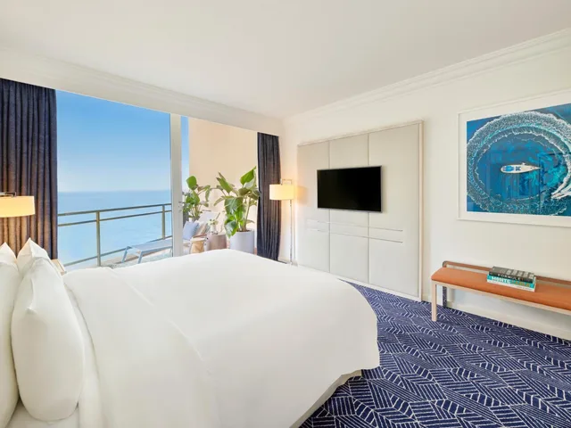 Grand Prix, Suite, City and Sea View، Fairmont Monte Carlo 1/2