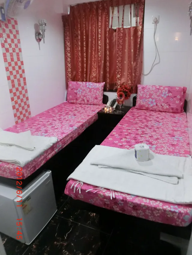 Room, Twin Beds, Dutch Hostel 4/4