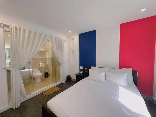Standard, Galaxy Hotel 1/1