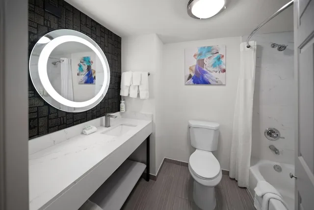 غرفة بسريرين مزدوجين لغير المدخنين، La Quinta Inn & Suites by Wyndham Houston Bush IAH South 10/10