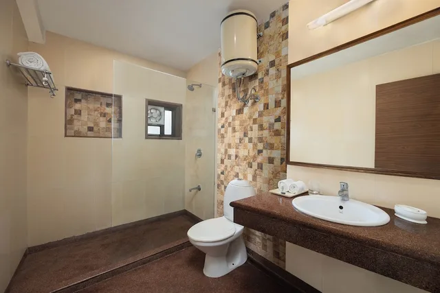 كوخ ديلوكس بسرير كوين، CORBETT RIVERVIEW RETREAT 3/3