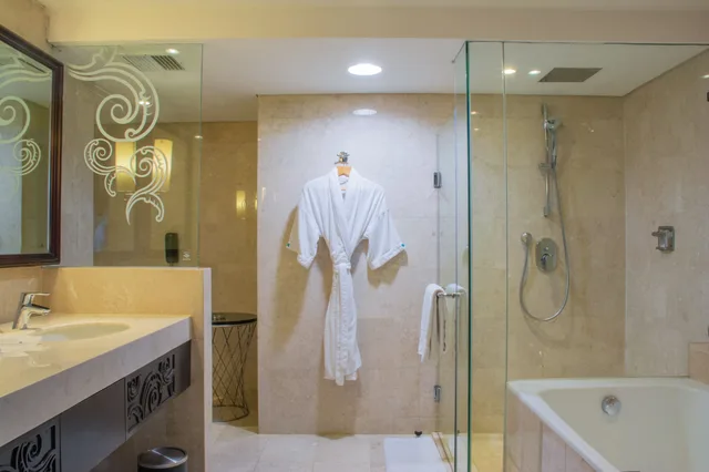 جناح تنفيذي بسرير كينج مع دخول صالة النادي، LE MERIDIEN JAKARTA 3/3