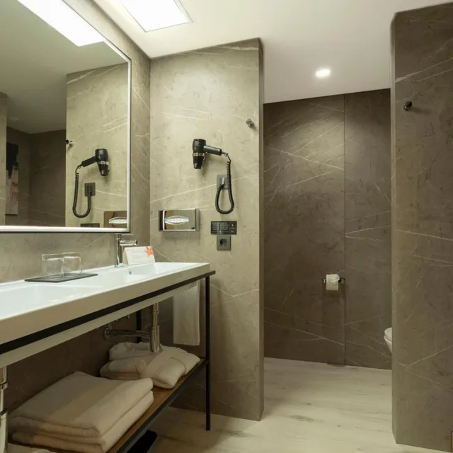 Room, Double Bed, Lateral Side Sea View, Balcony، Riu Palace Nautilus - Adults Only 4/5
