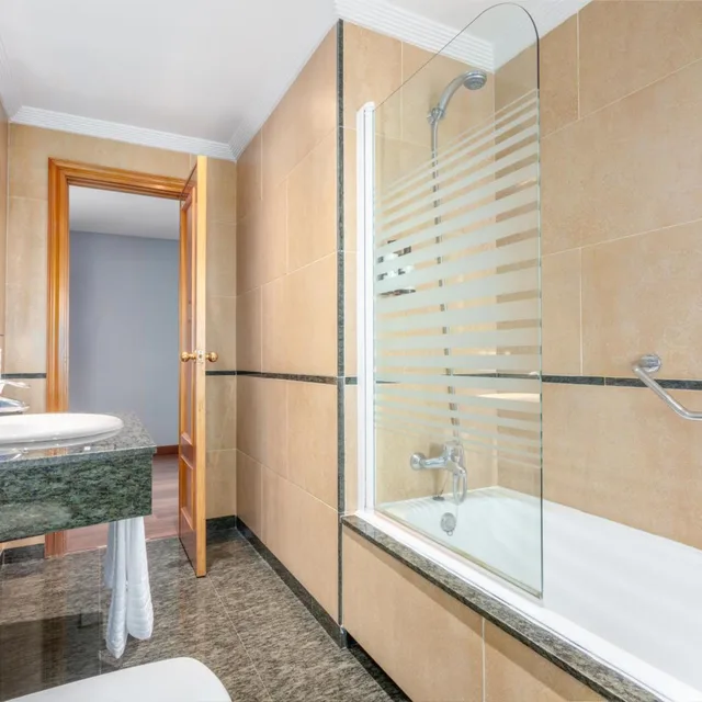 Family, Private Bathroom, Crisol Regio 4/6