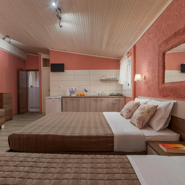 غرفة فاخرة رباعية، Ouzas Hotel 4/10