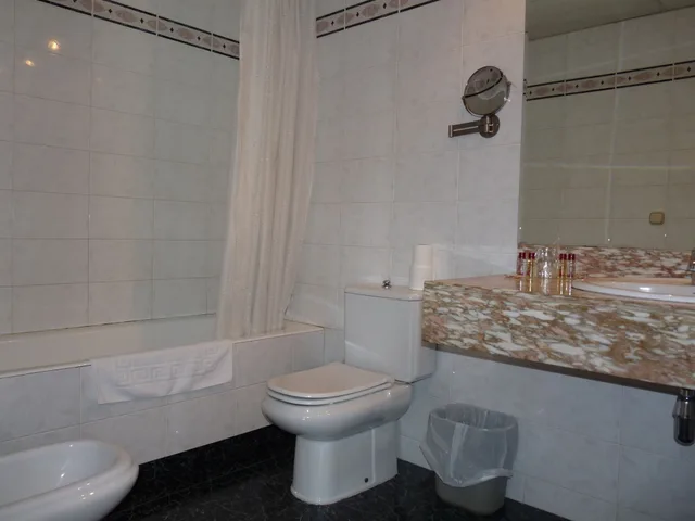 غرفة رباعية بأربعة أسرّة، Hotel Tudel 4/5