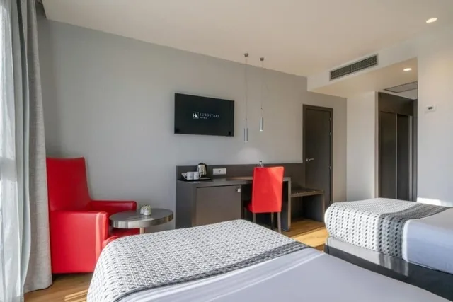 Room, Single, Twin Beds, Eurostars Arenas de Pinto 4/10