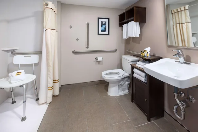 غرفة لذوي الإعاقة، Best Western Plus Ramkota Hotel 3/4