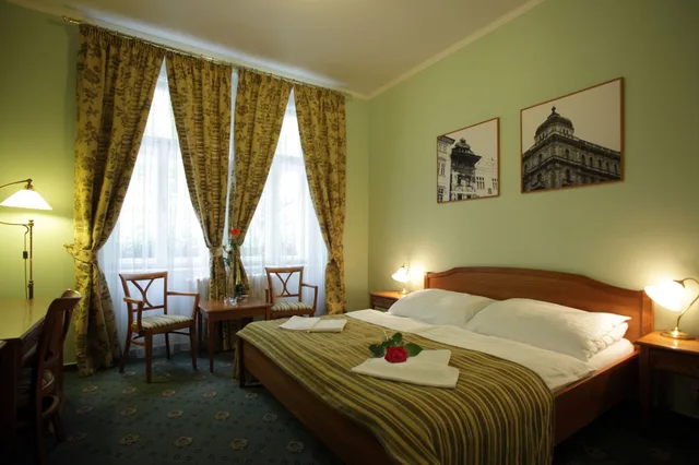 Standard, Twin Beds, Anna 1/5