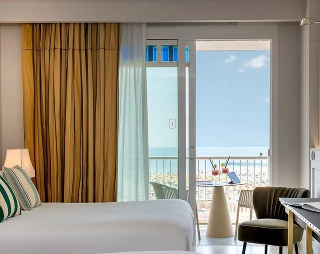 غرفة ديلوكس بإطلالة على البحر بشرفة، Savoia Hotel Rimini 4/4