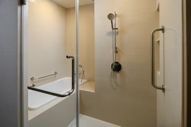 جناح بسرير كينج بشرفة بغرفة نوم واحدة، Holiday Inn Suites Siracha Laemchabang 4/4