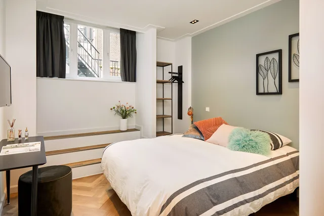 Design, Penthouse, Bunk Bed, 2 Queen Beds, Damrak Short Stay Amsterdam 3/6