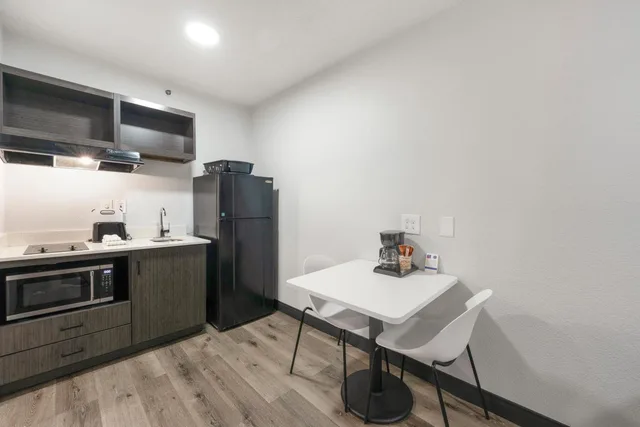 غرفة بسريرين كوين للمدخنين، Studio 6 Extended Stay - Tucker, GA - Atlanta Northlake 8/10
