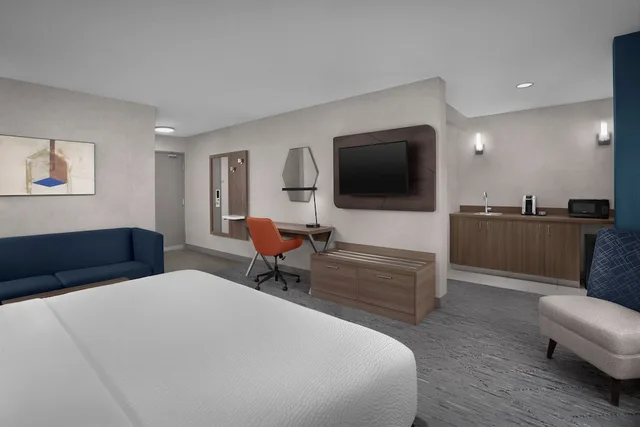 Room, King Bed, Extra Floor Space، Holiday Inn Express Fargo-West Acres 3/6