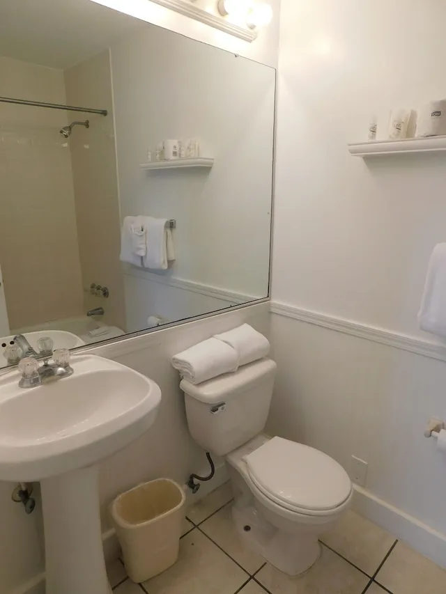 جناح بسريرين كوين بغرفة نوم واحدة مع أريكة، Kingsail Resort 3/3