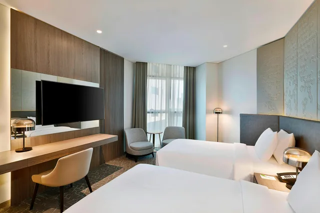 غرفة بسرير مزدوج، Courtyard By Marriott Al Barsha Dubai 1/2