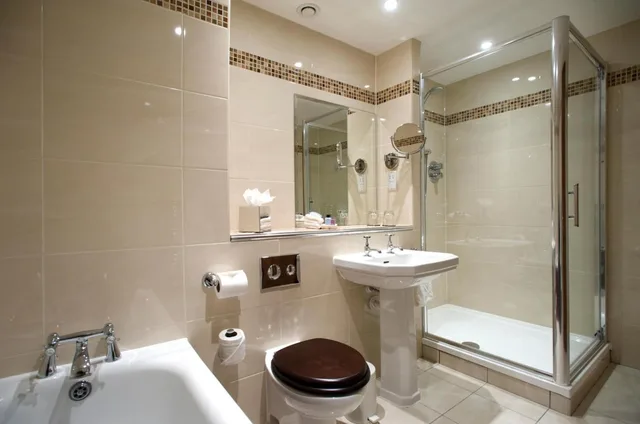 غرفة سوبيريور بسرير كينج، Macdonald Norwood Hall Hotel 4/4