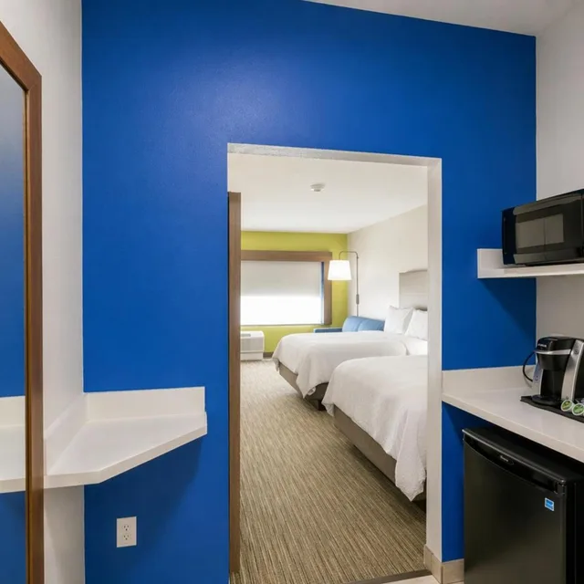 جناح بسرير كوين لذوي الإعاقة، Holiday Inn Express Suites Lindale 8/8