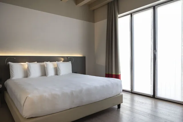 غرفة غراند بسرير كينج، Savona 18 Suites 3/6