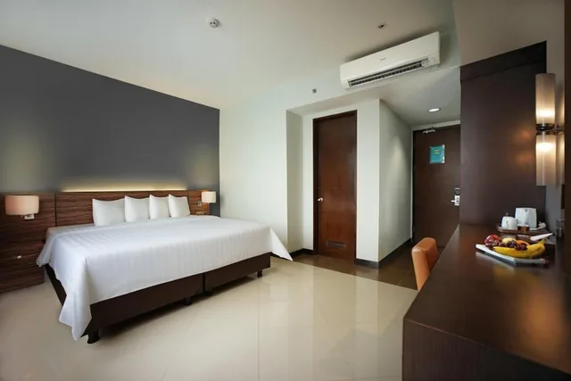 غرفة بسرير كينج، Regantris Malioboro Yogyakarta 3/5