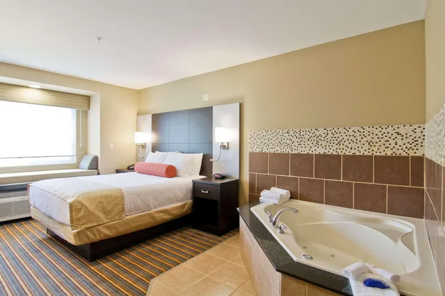 غرفة بسرير كوين، Best Western Plus Woodstock Inn & Suites 2/3