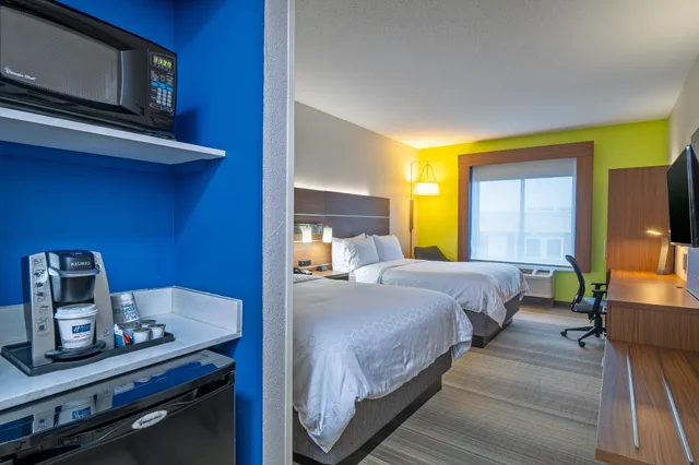 غرفة قياسية بسريرين كوين، Holiday Inn Express Hotel & Suites Woodbridge 5/6
