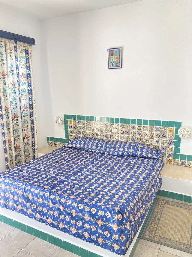 غرفة رباعية بسرير كوين وسريرين منفصلين بشرفة، Hotel Le Beau Sejour 1/4