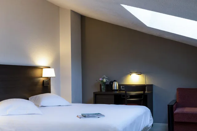 Comfort, Double Bed, Attic، Escale Oceania Marseille 2/3