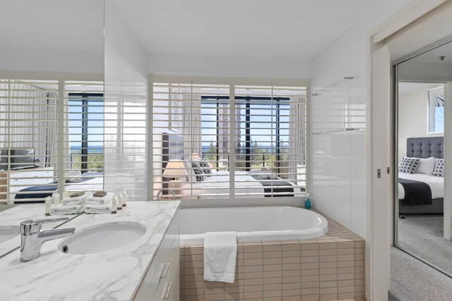 شقة بسرير كوين وسرير مزدوج بإطلالة على الحديقة بغرفتي نوم، Ultra Broadbeach 8/8