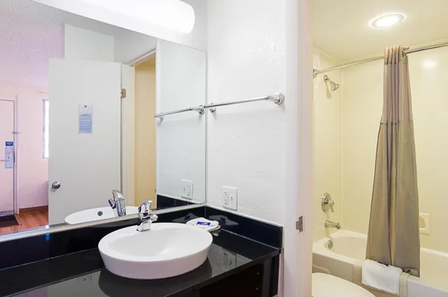 غرفة رباعية لذوي الإعاقة، Motel6 Denver, CO – Downtown 9/10