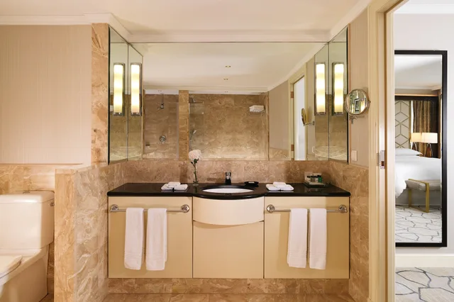 Studio, Junior Suite, King Bed, Sheraton Grand Warsaw 4/9