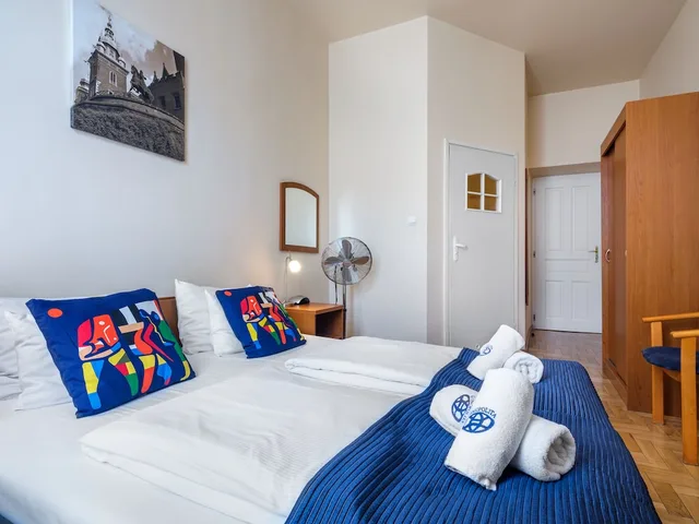 Room, Double Bed, Private Bathroom, Kosmopolita Rooms Apartments Krakow 2/10