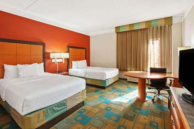 غرفة بسريرين مزدوجين، La Quinta Inn & Suites by Wyndham Albuquerque West 1/9