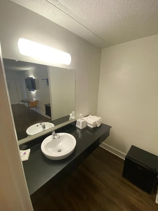 غرفة قياسية بسريرين كوين للمدخنين، Motel6 Manchester, TN 6/6