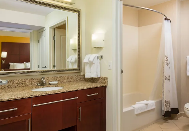 غرفة ركنية بسرير كينج مع أريكة، Residence Inn by Marriott Dayton Vandalia 4/5