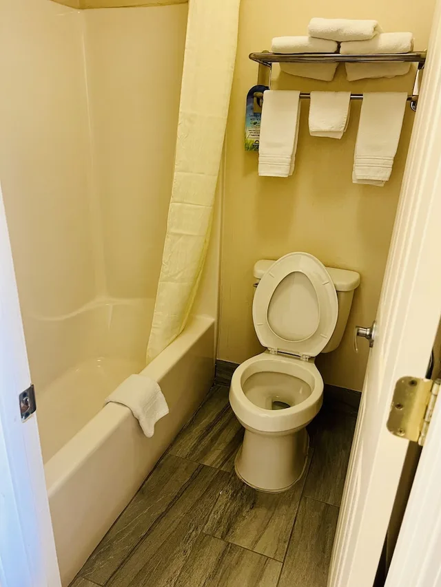 غرفة بسريرين كوين، Days Inn by Wyndham Fort Wayne 6/6